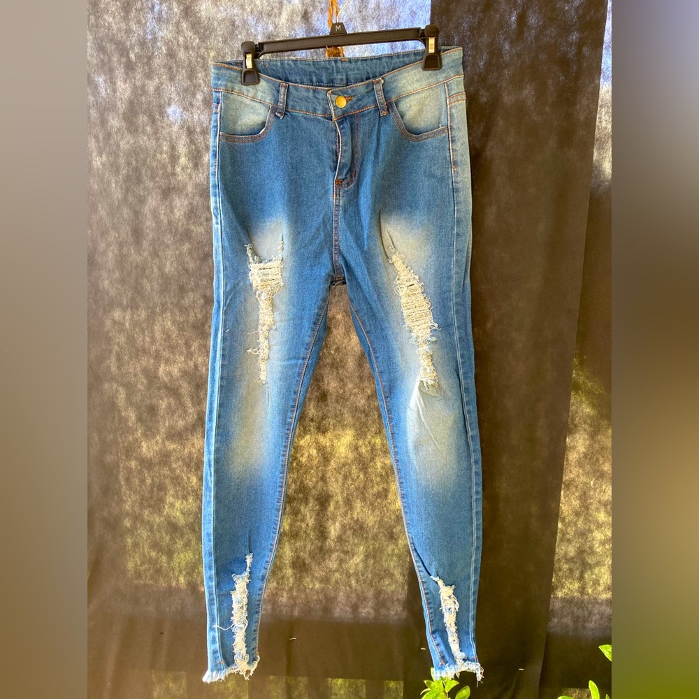 Distressed Junior’s High-Rise Skinny Jeans